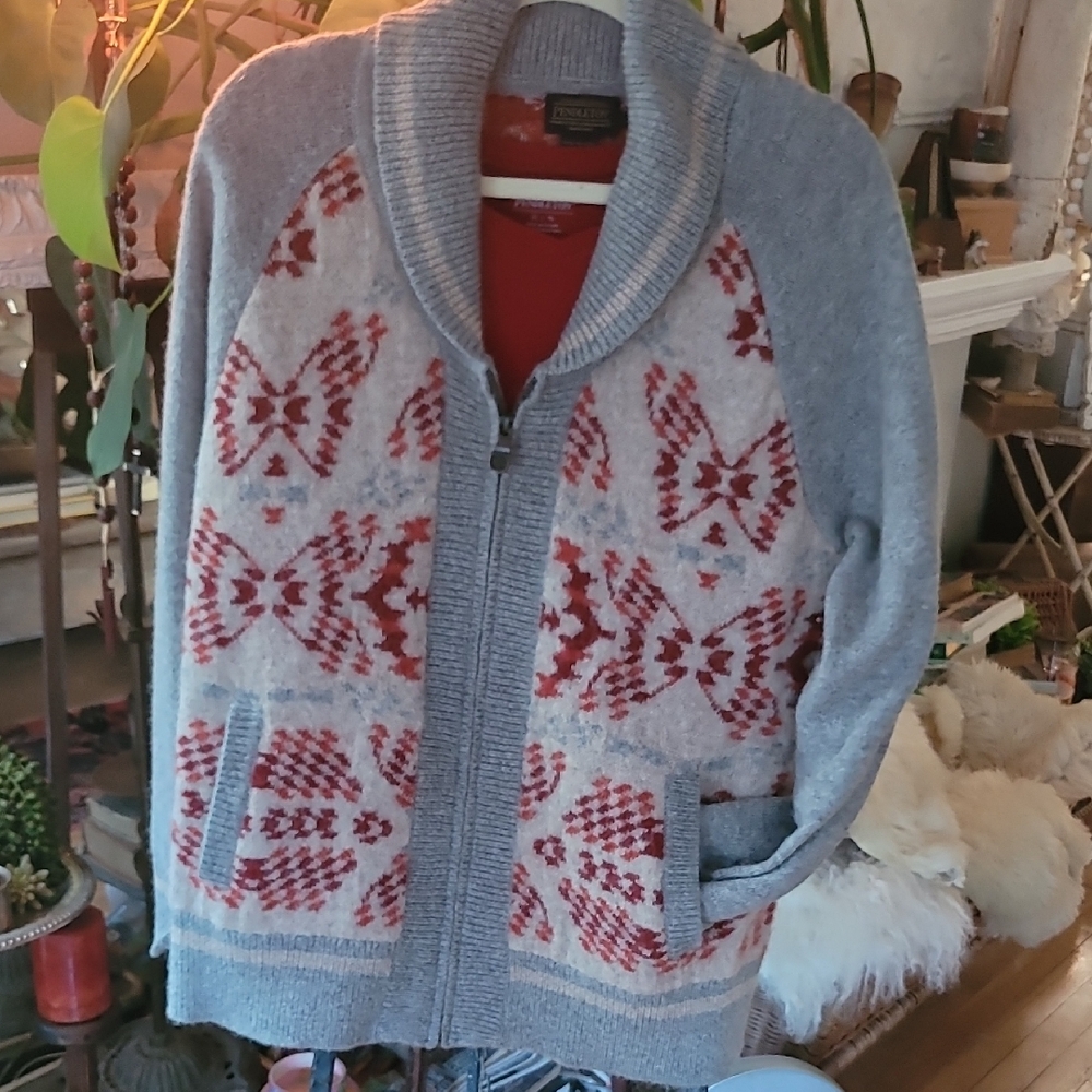 Pendleton Gray and Red Geometric Cardigan  XL includes 3/4 red Pendleton T-Shirt